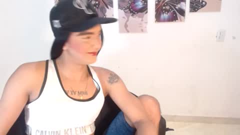 latinmia23hot online show from September 8, 2025, 9:36 pm