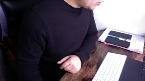 Snapshot of latino8484 chatting on February 10, 2025, 10:31 am latino8484 online show from February 10, 2025, 10:31 am