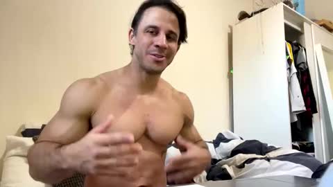 latino_rodri online show from April 24, 2026, 3:25 pm