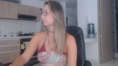 latinpaprika online show from November 22, 2025, 9:58 pm