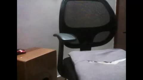 Snapshot of latintropikal chatting on April 11, 2026, 8:18 am Latin Flow online show from April 11, 2026, 8:18 am