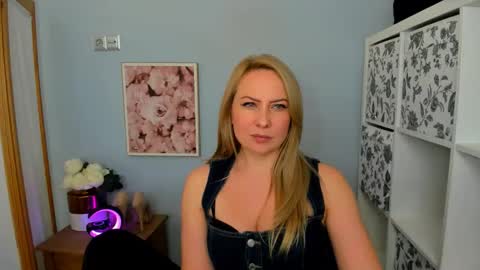 Latoya online show from December 2, 2024, 9:06 pm