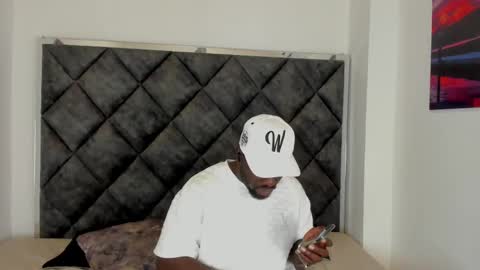 LEANDRO online show from October 1, 2025, 3:45 am