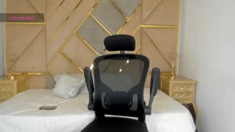 LEANDRO online show from October 26, 2025, 2:06 am