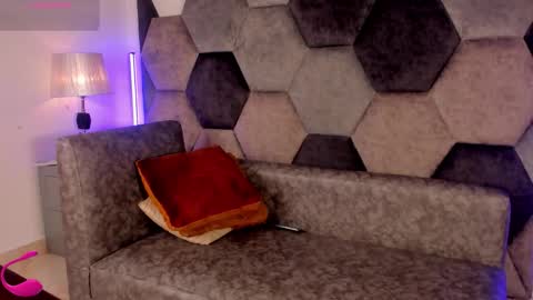 Snapshot of latrellx7 chatting on February 25, 2026, 3:49 am LEANDRO online show from February 25, 2026, 3:49 am