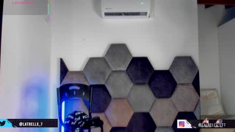 Snapshot of latrellx7 chatting on June 22, 2026, 4:09 am LEANDRO online show from June 22, 2026, 4:09 am