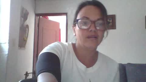 Snapshot of lau16310 chatting on February 12, 2026, 2:56 pm Laura online show from February 12, 2026, 2:56 pm