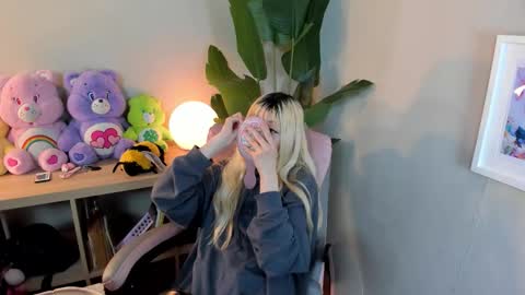 Snapshot of laukyubey1 chatting on October 27, 2025, 8:46 pm laukyubey1 online show from October 27, 2025, 8:46 pm