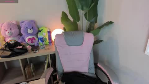 Snapshot of laukyubey1 chatting on October 28, 2025, 8:11 pm laukyubey1 online show from October 28, 2025, 8:11 pm