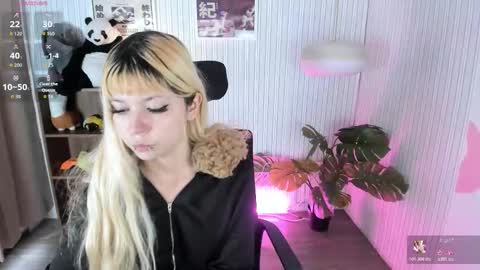 laukyubey1 online show from March 17, 2026, 8:01 pm