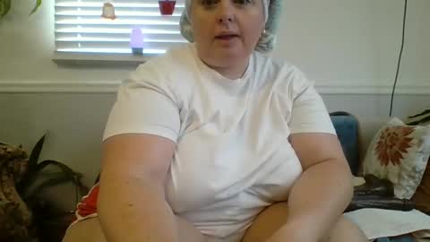 LauLauMa online show from January 2, 2025, 2:57 pm