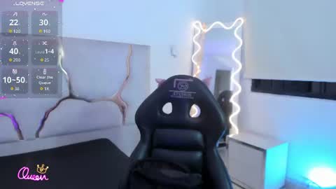 laulin_tay online show from July 9, 2026, 3:43 am