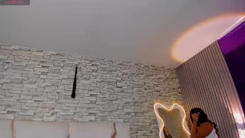 laulin_tay online show from August 1, 2026, 4:12 am