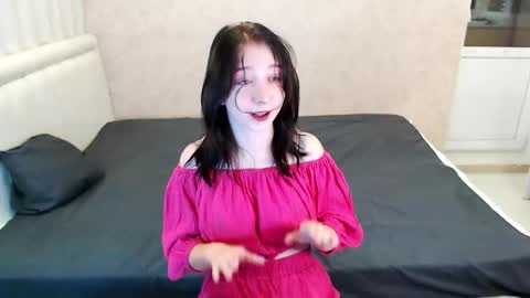 laumafoxy online show from September 9, 2025, 8:30 pm