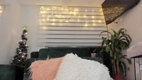 Snapshot of laura__cruz chatting on December 12, 2024, 3:21 am laura cruz online show from December 12, 2024, 3:21 am