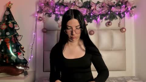 laura__js_ online show from December 16, 2025, 4:06 am