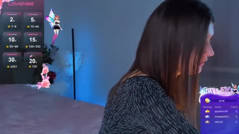 Snapshot of laura__leee chatting on December 25, 2024, 9:45 am Laura online show from December 25, 2024, 9:45 am