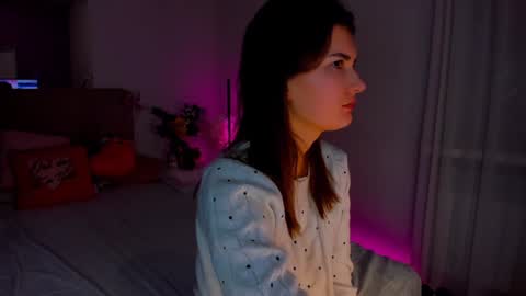 Snapshot of laura__leee chatting on December 31, 2024, 6:05 am Laura online show from December 31, 2024, 6:05 am