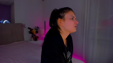 Snapshot of laura__leee chatting on January 2, 2025, 10:16 am Laura online show from January 2, 2025, 10:16 am