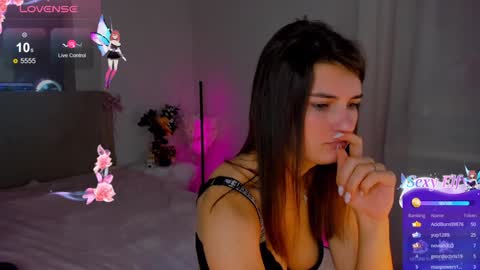 Snapshot of laura__leee chatting on January 16, 2025, 9:05 am Laura online show from January 16, 2025, 9:05 am