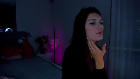 Snapshot of laura__leee chatting on January 17, 2025, 6:15 am Laura online show from January 17, 2025, 6:15 am