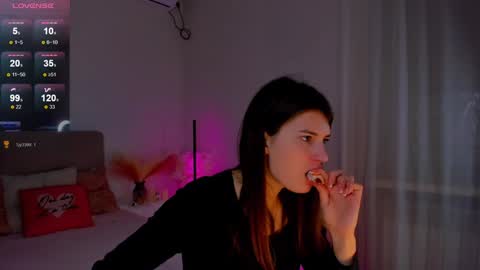 Snapshot of laura__leee chatting on February 1, 2025, 9:43 am Laura online show from February 1, 2025, 9:43 am