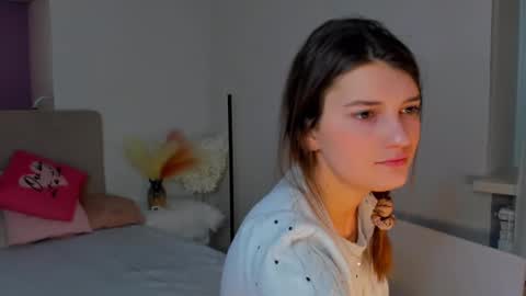 Snapshot of laura__leee chatting on February 10, 2025, 6:20 am Laura online show from February 10, 2025, 6:20 am