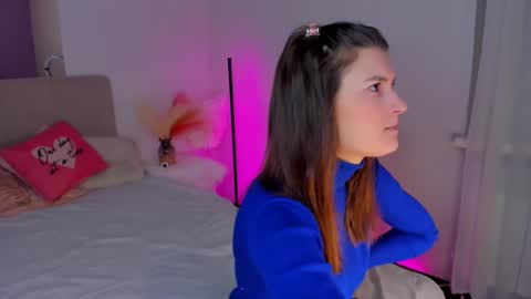 Snapshot of laura__leee chatting on February 13, 2025, 5:58 am Laura online show from February 13, 2025, 5:58 am