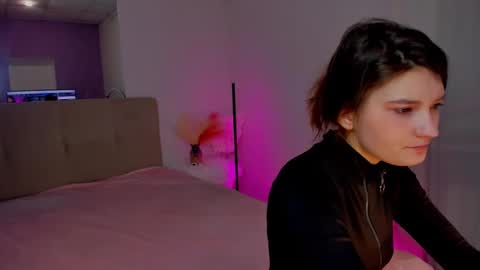 Snapshot of laura__leee chatting on February 21, 2025, 6:29 am Laura online show from February 21, 2025, 6:29 am
