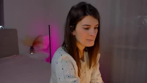 Snapshot of laura__leee chatting on February 26, 2025, 6:04 am Laura online show from February 26, 2025, 6:04 am