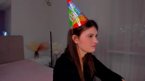 Snapshot of laura__leee chatting on March 1, 2025, 6:35 am Laura online show from March 1, 2025, 6:35 am