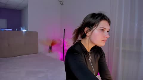 Snapshot of laura__leee chatting on March 6, 2025, 9:36 am Laura online show from March 6, 2025, 9:36 am