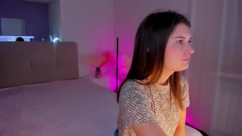 Snapshot of laura__leee chatting on March 10, 2025, 6:27 am Laura online show from March 10, 2025, 6:27 am