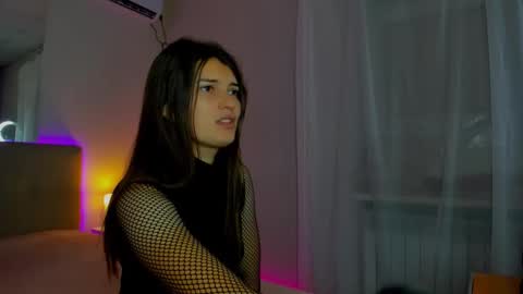 Snapshot of laura__leee chatting on September 9, 2025, 5:29 am Laura online show from September 9, 2025, 5:29 am