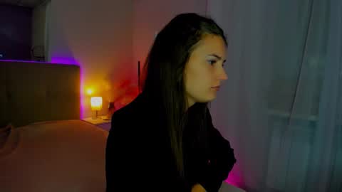 Snapshot of laura__leee chatting on September 14, 2025, 5:17 am Laura online show from September 14, 2025, 5:17 am