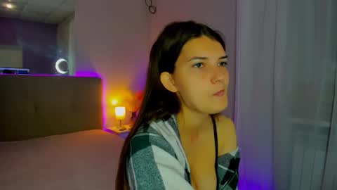 Snapshot of laura__leee chatting on September 16, 2025, 5:30 am Laura online show from September 16, 2025, 5:30 am
