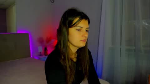 Snapshot of laura__leee chatting on September 27, 2025, 5:23 am Laura online show from September 27, 2025, 5:23 am