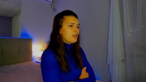 Snapshot of laura__leee chatting on October 4, 2025, 5:49 am Laura online show from October 4, 2025, 5:49 am