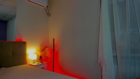Snapshot of laura__leee chatting on October 5, 2025, 5:17 am Laura online show from October 5, 2025, 5:17 am