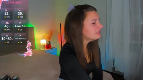 Snapshot of laura__leee chatting on October 17, 2025, 6:27 am Laura online show from October 17, 2025, 6:27 am
