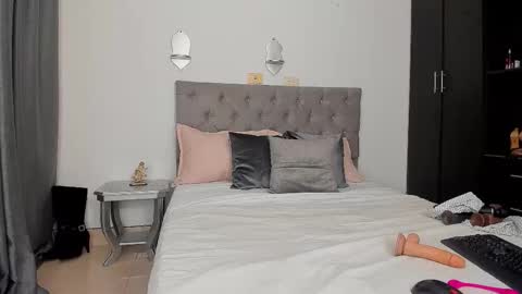   online show from November 1, 2025, 2:19 pm