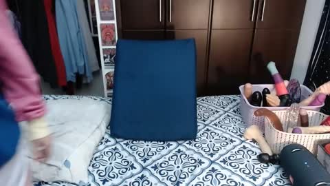 Snapshot of laura_anal_ chatting on September 30, 2025, 9:53 pm  Wen  online show from September 30, 2025, 9:53 pm