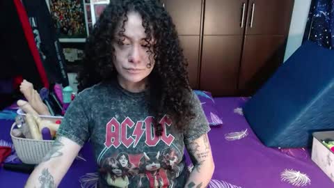 Snapshot of laura_anal_ chatting on October 14, 2025, 9:15 pm  Wen  online show from October 14, 2025, 9:15 pm