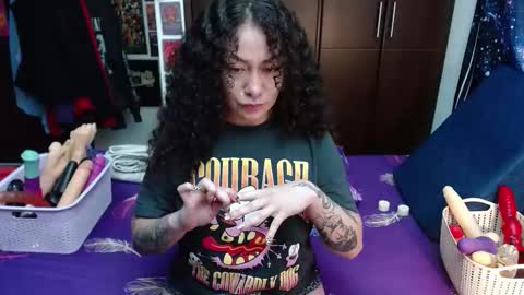 Snapshot of laura_anal_ chatting on October 15, 2025, 6:19 pm  Wen  online show from October 15, 2025, 6:19 pm