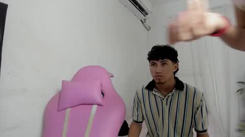 laura_and_kevin online show from January 7, 2026, 8:44 pm