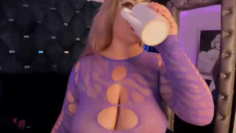 Laura Bassi online show from September 18, 2025, 4:03 am