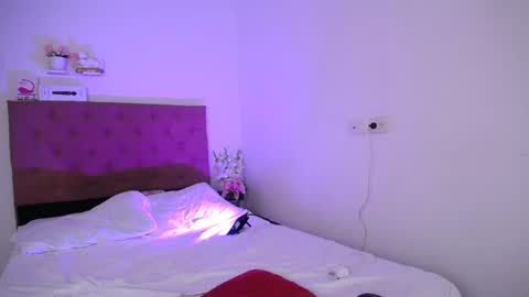 Snapshot of laura_candy02 chatting on January 15, 2025, 8:05 pm LAURA online show from January 15, 2025, 8:05 pm