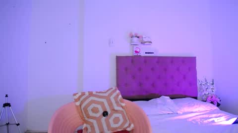 Snapshot of laura_candy02 chatting on January 17, 2025, 3:11 pm LAURA online show from January 17, 2025, 3:11 pm