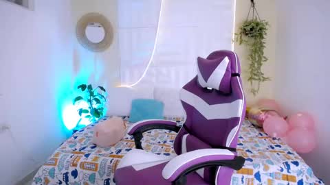 LAURA online show from May 2, 2026, 2:00 pm