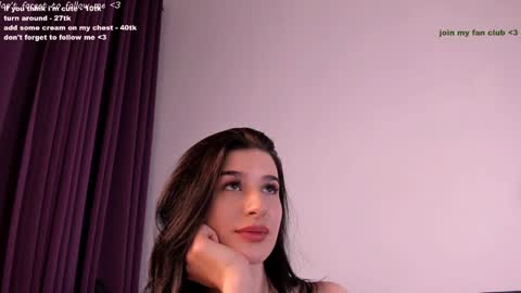 Snapshot of laura_coy chatting on December 4, 2024, 2:53 am Laura online show from December 4, 2024, 2:53 am